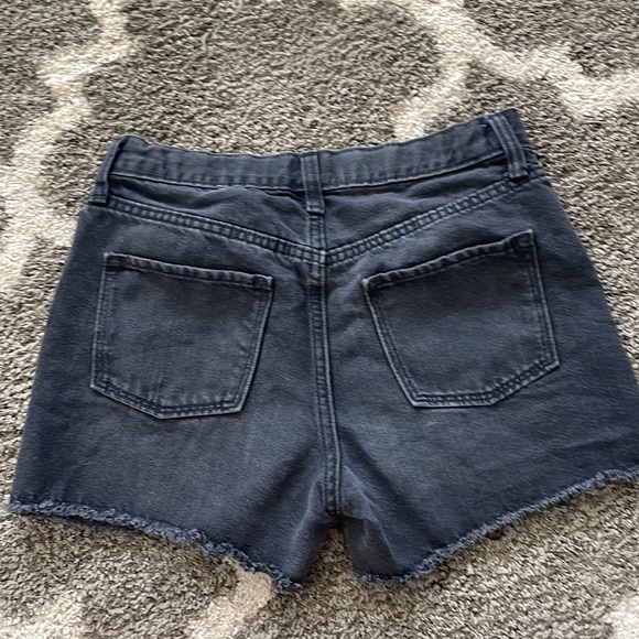 Old navy size 14 black shorts - Picture 3 of 3